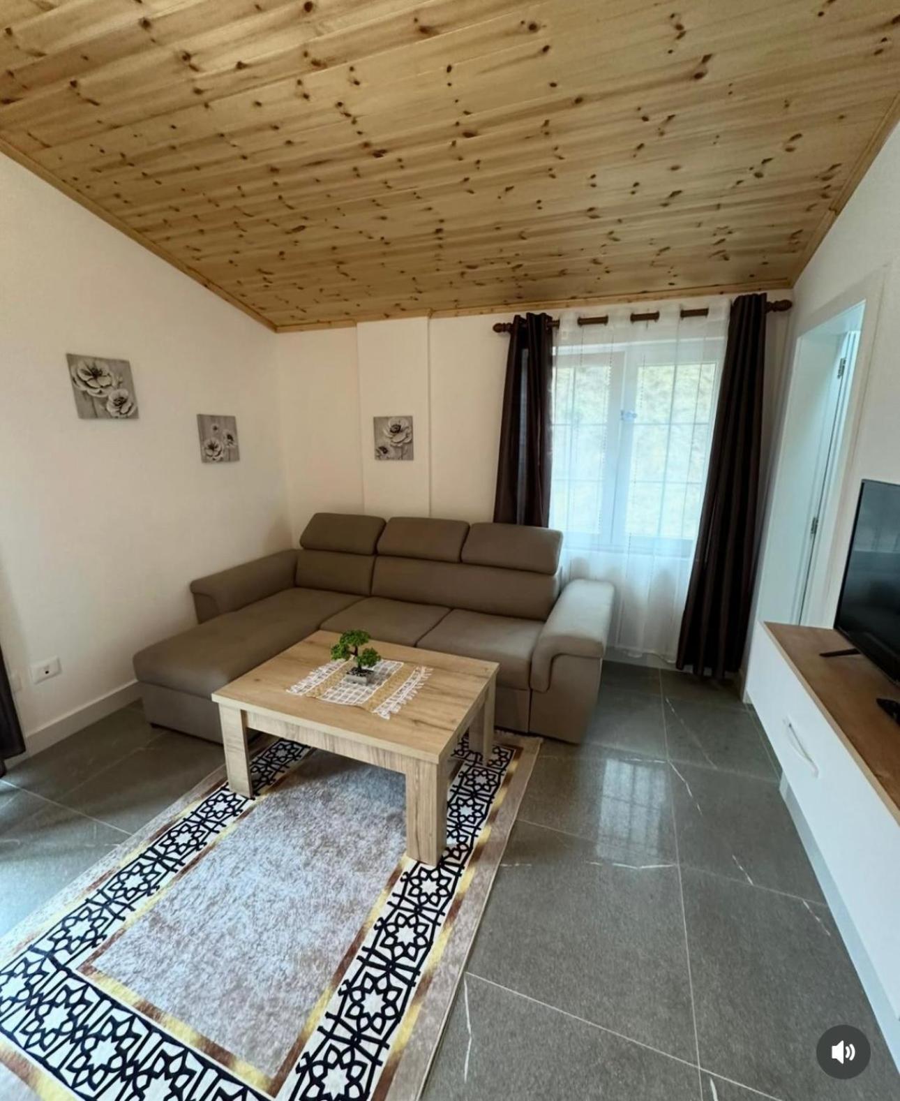Qyteza Guest House & Camping Shkoder Bagian luar foto