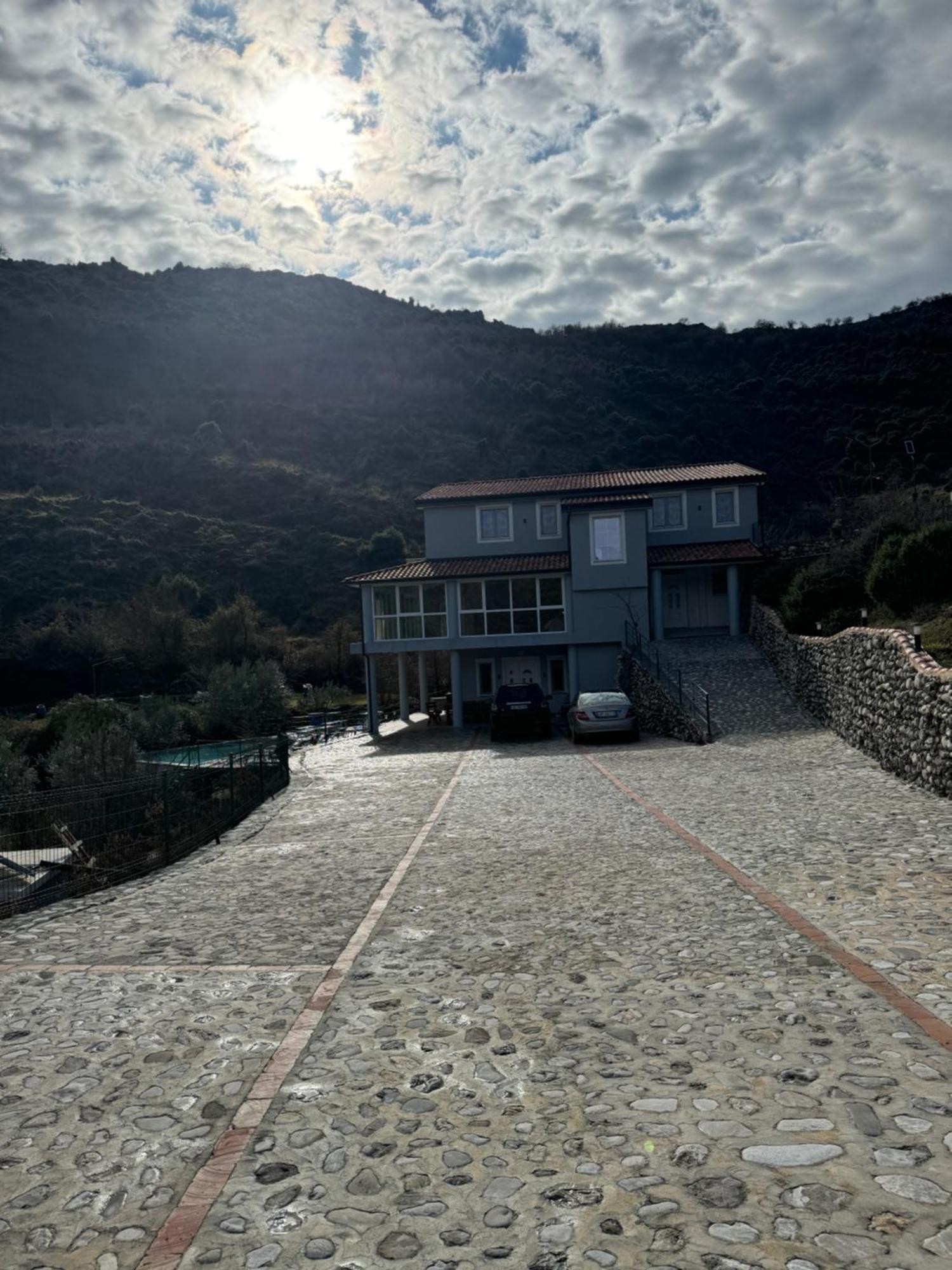 Qyteza Guest House & Camping Shkoder Bagian luar foto